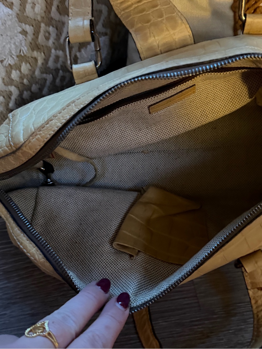 Dooney & Bourke Tan Croc Embossed Buckle Handbag Vintage Style - Picture 3 of 7